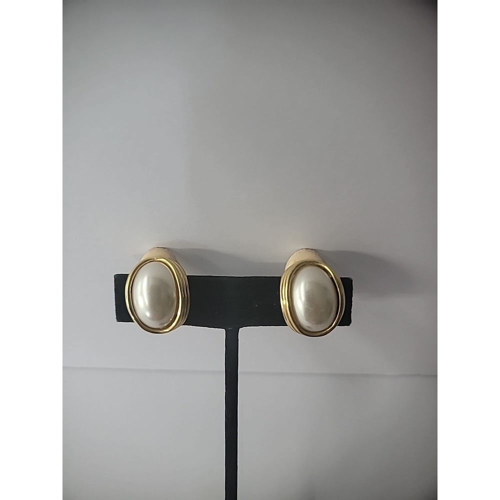 Vintage Earrings Clip On Gold Tone White Middle Ribbed Jewelry Costume